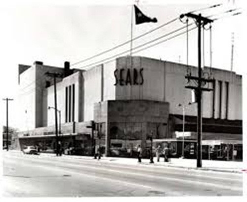 Năm 1893, doanh số bán hàng của Sears vượt qua con số 400.000 USD (tương đương 10,9 triệu USD hiện nay). Ảnh: Houston Chronicle.