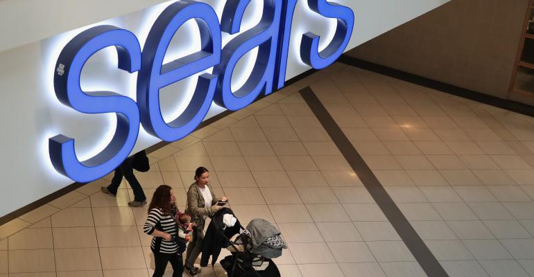 Hiện, Sears có khoảng 90.000 nhân viên, rất thấp so với 246.000 nhân viên của 5 năm trước. Ảnh: WSJ.