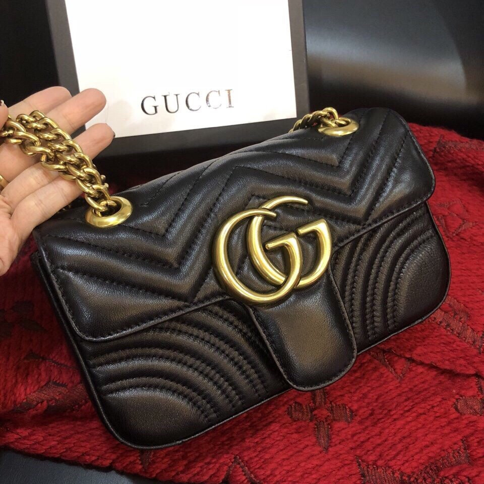 Những chiếc túi xách Gucci với thiết kế đơn giản, cổ điển và sang trọng được hàng triệu người yêu thích.