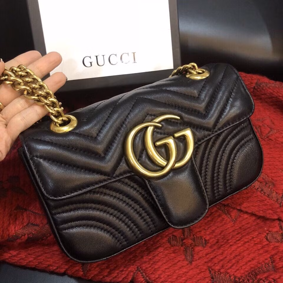 Những chiếc túi xách Gucci với thiết kế đơn giản, cổ điển và sang trọng được hàng triệu người yêu thích.