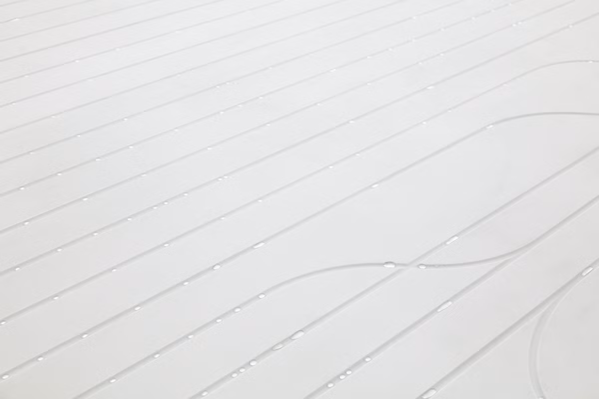 Gọi là căn phòng nước bởi trên nền nhà được tạo ra bởi sự chuyển động của 25.000 giọt nước.