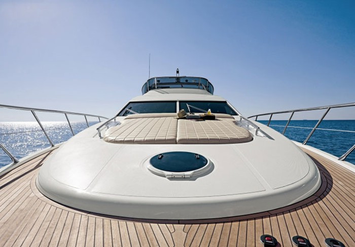 Du thuyền Azimut 70 của vị đại gia này là một trong những du thuyền hạng sang bậc nhất Sài Gòn với mức giá 4 triệu USD (gần 90 tỷ đồng). Ảnh: Zing.