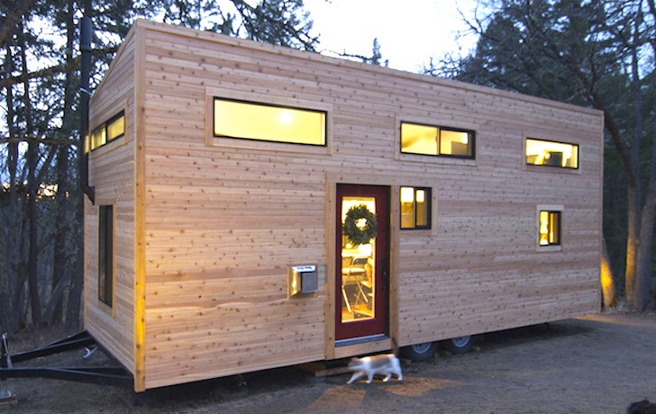 Tọa lạc ở Ashland (bang Oregon, Mỹ), ngôi nhà nhỏ không có gì đặc biệt ngoài mặt tiền lại khiến bao người ngỡ ngàng khi khám phá nội thất bên trong.