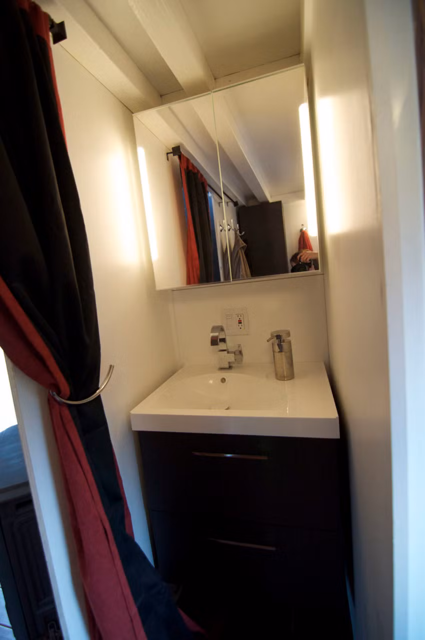 Phòng tắm hiện đại.