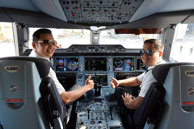 Buồng lái máy bay máy bay Airbus A350-900. Ảnh: Zing.