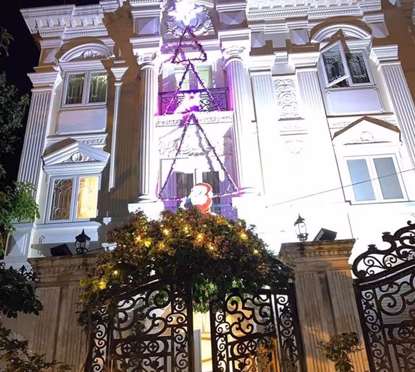 Minh Hằng trang trí cổng nhà rất tỉ mỉ. Ảnh: Giadinhvietnam.