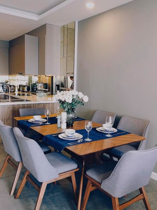 Được biết, ngôi nhà này có view đẹp nhìn ra sông Bến Nghé, giá thực tế không được tiết lộ nhưng nhìn qua cũng đủ hiểu giá trị của nó hẳn không thua kém 2 người bạn, người chị phía trên.