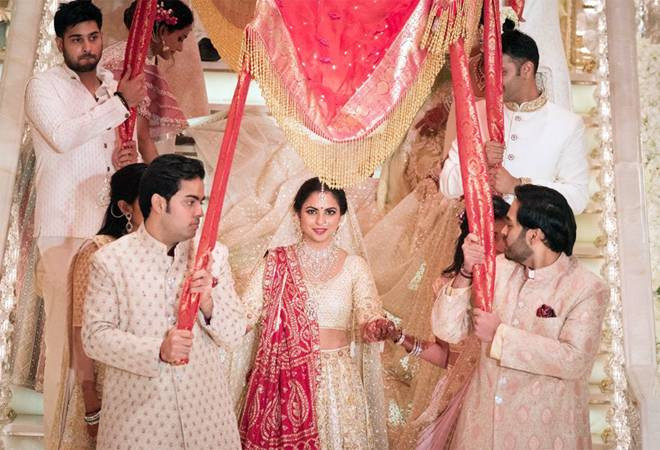 Sự kiện có thể so sánh với một đám cưới hoàng gia thực thụ, khi Bloomberg cho rằng kinh phí của tuần lễ cưới lên tới 100 triệu USD. Ảnh: Business Today.