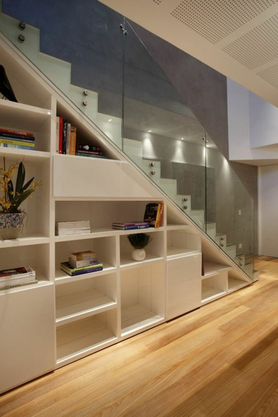 Một tủ kệ nhỏ cho ngôi nhà nhiều không gian để lưu trữ và sắp xếp các vật dụng trong nhà dễ dàng hơn. Ảnh: Xaynhasaigon.