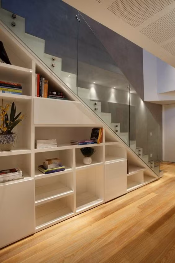 Một tủ kệ nhỏ cho ngôi nhà nhiều không gian để lưu trữ và sắp xếp các vật dụng trong nhà dễ dàng hơn. Ảnh: Xaynhasaigon.