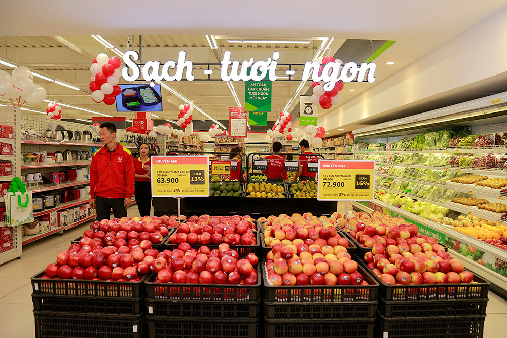 Dong loat khai truong 23 sieu thi VinMart moi-Hinh-3