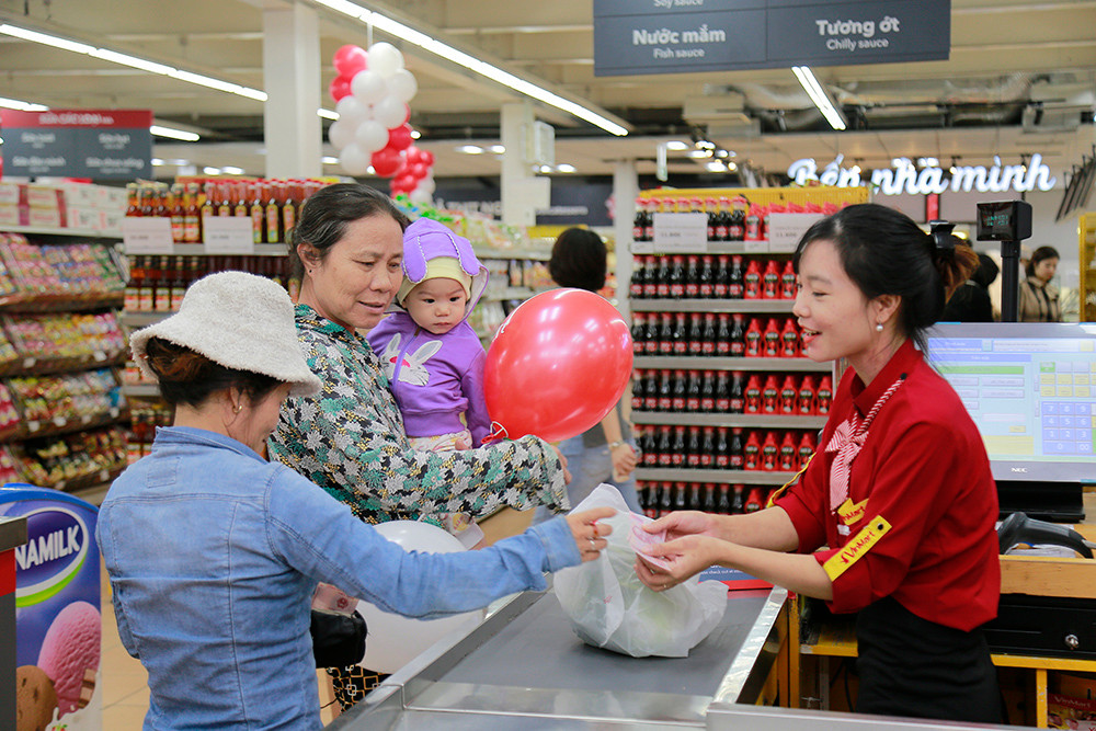Dong loat khai truong 23 sieu thi VinMart moi-Hinh-8