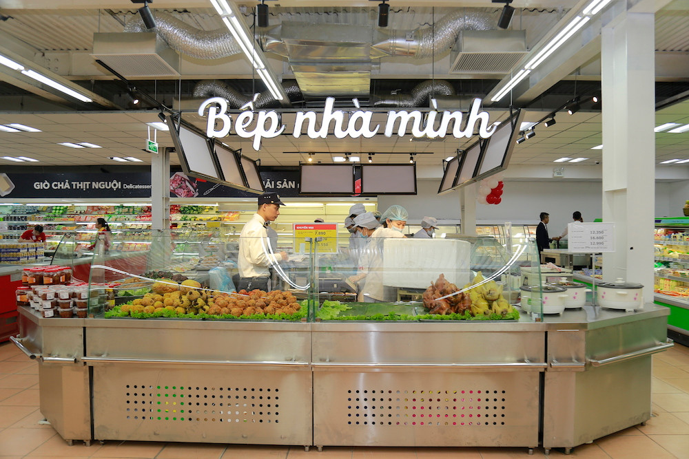 Dong loat khai truong 23 sieu thi VinMart moi-Hinh-4