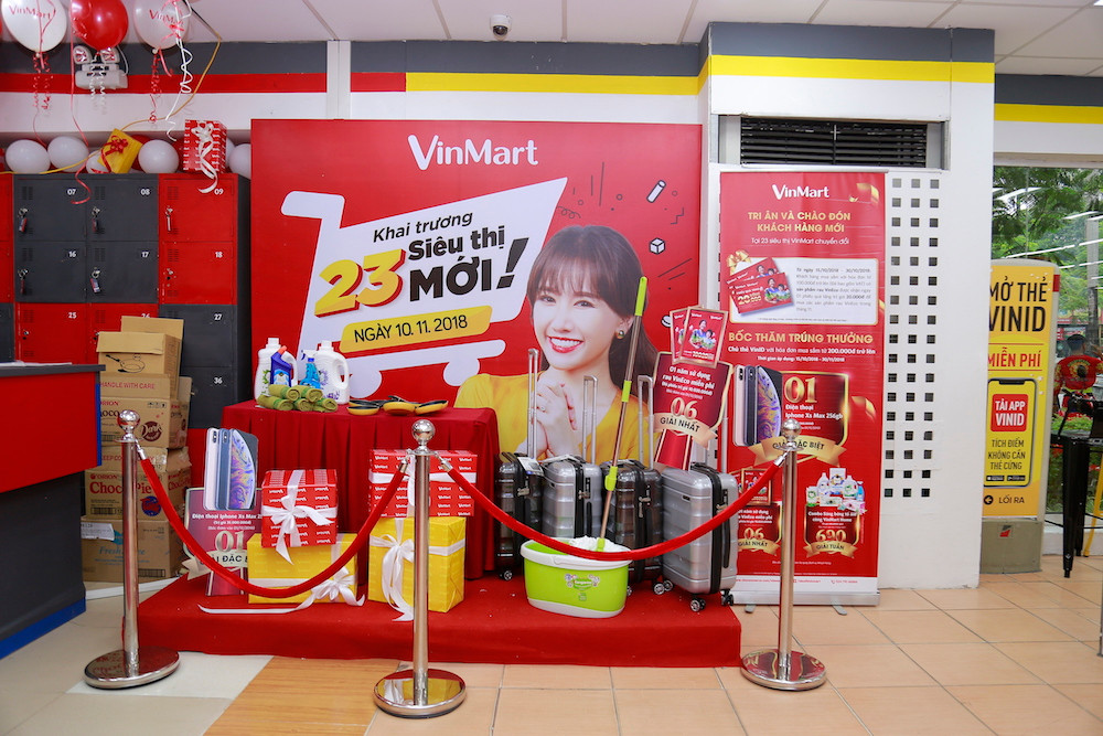 Dong loat khai truong 23 sieu thi VinMart moi-Hinh-7