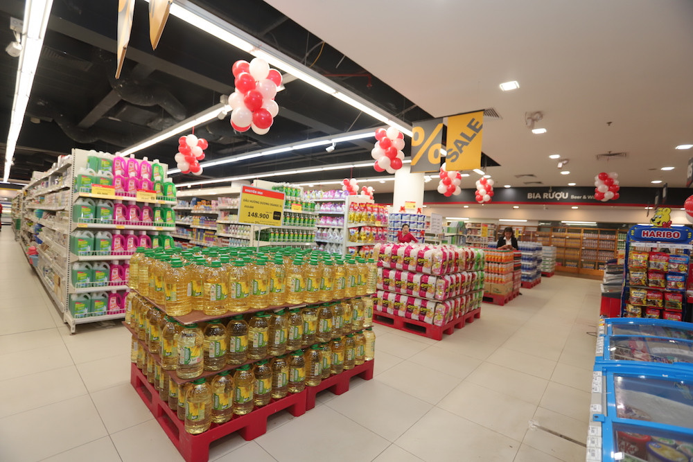 Dong loat khai truong 23 sieu thi VinMart moi-Hinh-6