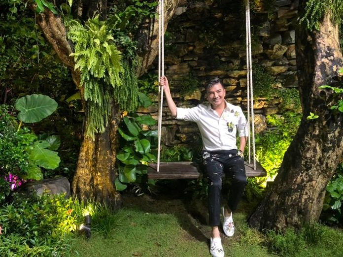 Bức tường đá được nhập khẩu từ Hy Lạp.