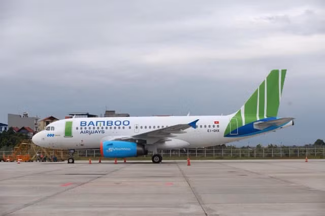 Động cơ màu xanh ngọc và cửa trước xanh lá cây. Ảnh: Vietnam Projects Construction.