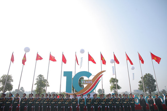 Năm nay, Viettel tụt xuống vị trí thứ 2 sau PVN. Kết quả kinh doanh hợp nhất 6 tháng đầu năm 2018 của Viettel Global cho thấy tổng doanh thu hợp nhất đạt 8.003 tỷ đồng. Ảnh: Zing.