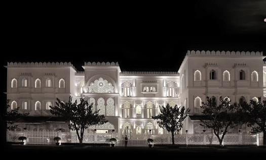 Lâu đài màu trắng Tajmasago trị giá 15 triệu USD nằm tại bờ hồ bán nguyệt của khu đô thị Phú Mỹ Hưng từng được nhắc đến trong tạp chí Forbes phiên bản tiếng Việt. Ảnh: Homedy.