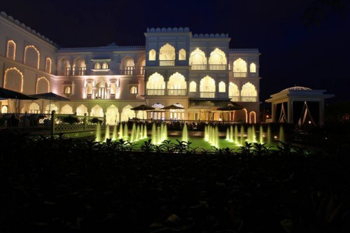 Tajmasago nhìn ra hướng sông với 19 phòng, đặc biệt có căn phòng tổng thống với diện tích 260m2. Ảnh: ĐSPL.