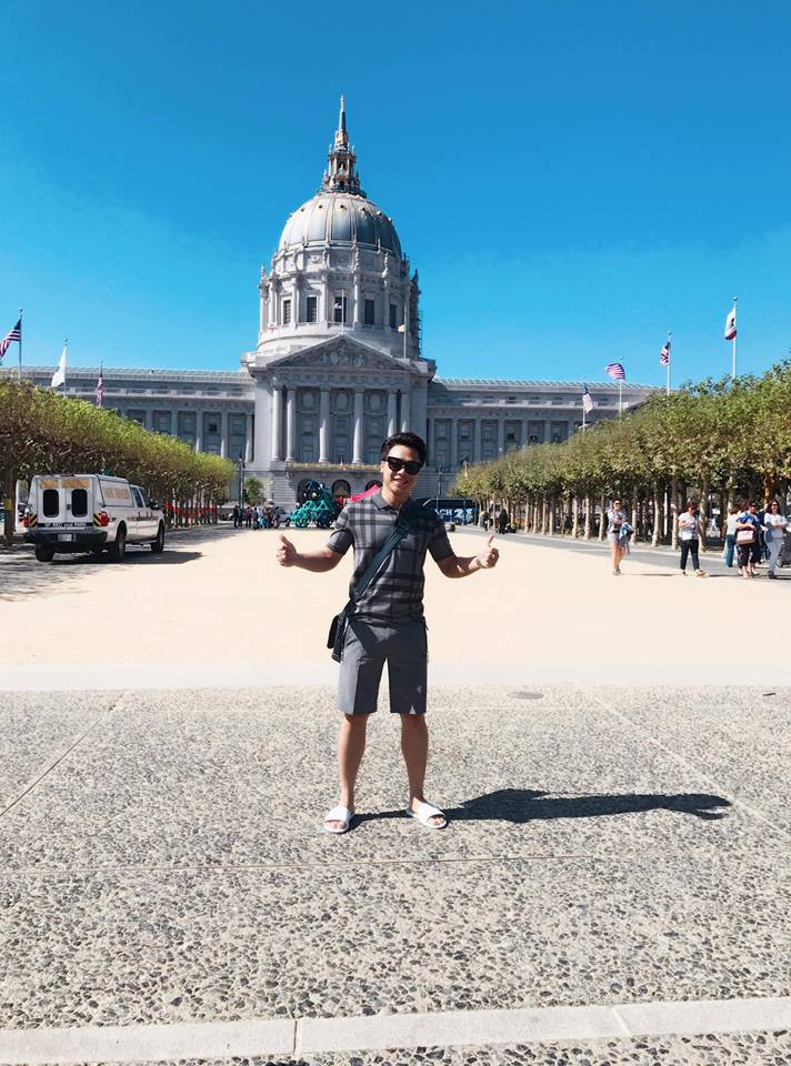 Anh chàng còn thương xuyên du lịch khắp nơi từ Á đến Âu, chứng tỏ cuộc sống xa hoa, sang chảnh. Ảnh: Khám phá.