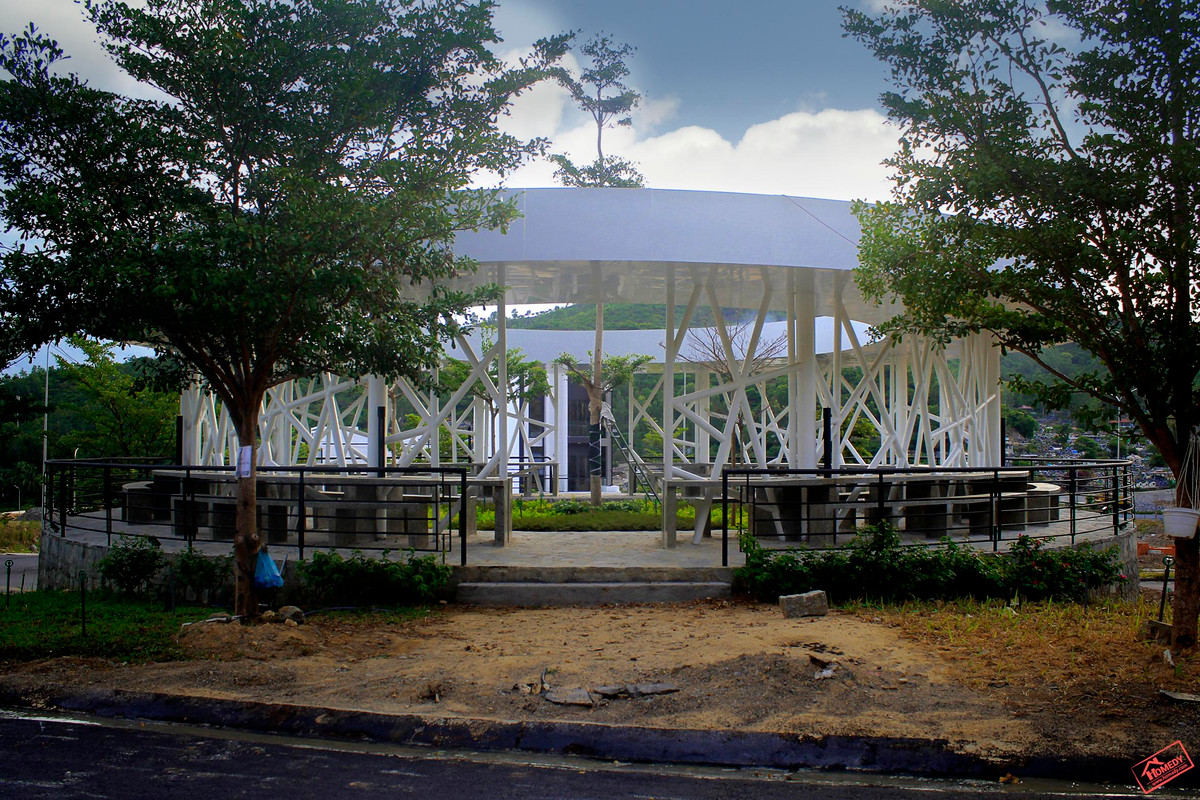 Theo thiết kế, dự án khu nhà ở Hoàng Phú bao gồm các hạng mục: Cung đường khám phá, vườn tri thức, công viên giáo dục, công viên thiếu nhi, siêu thị, con đường cổ tích, đài phun nước, đài thiên văn và hồ bơi vô cực. Ảnh: Homedy.