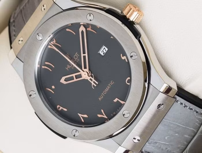 Đồng hồ Hublot duy nhất sử dụng dây da Classic Fusion Vision II (90.000 USD), có 25 chân kính. Nguyên liệu chính làm đồng hồ là vàng hồng 18K. Ảnh: Erawatch.