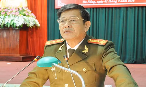 Ky luat dai ta Le Van Tam, cuu Giam doc Cong an Da Nang-Hinh-2