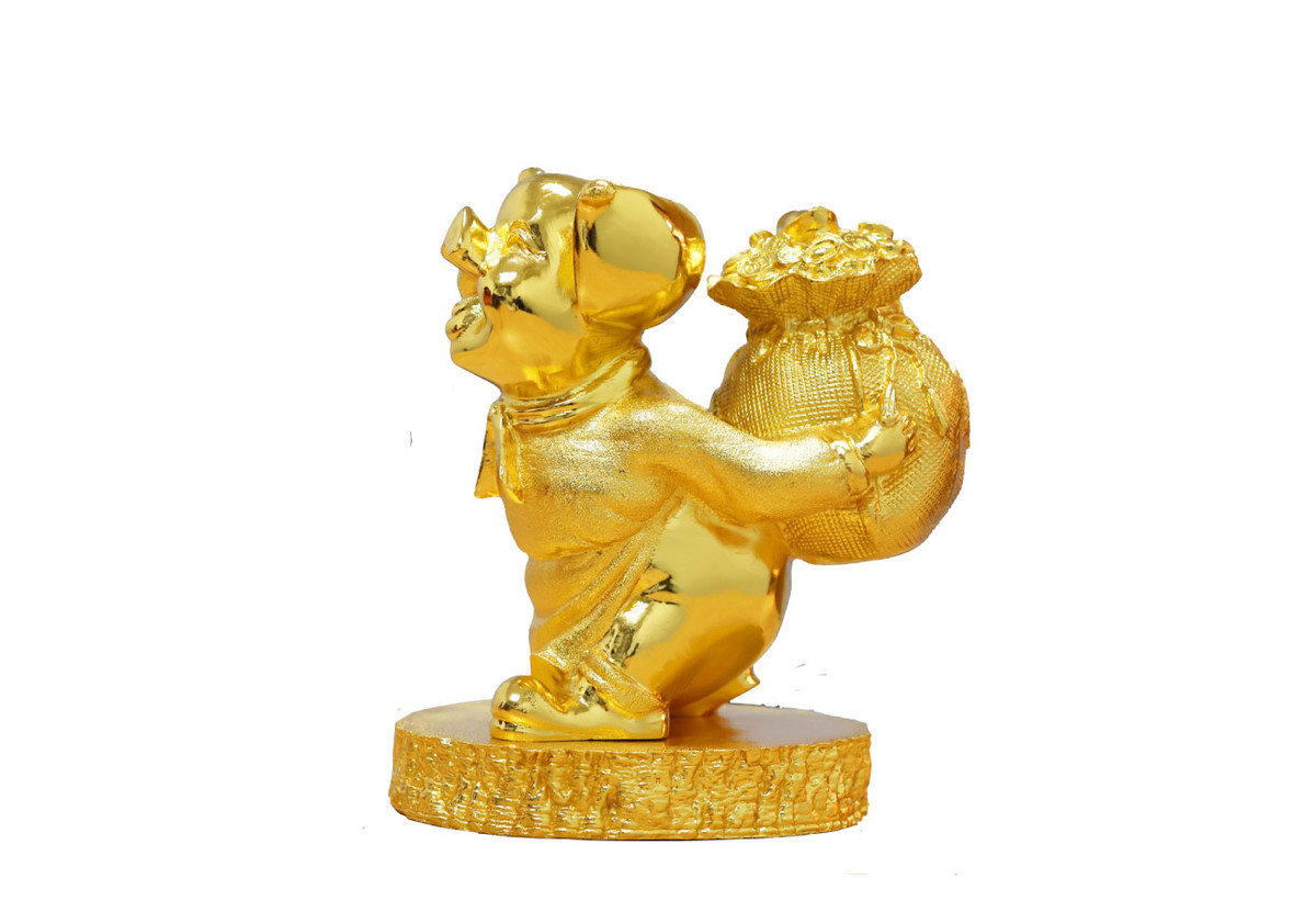 Được biết, đội ngũ chế tác phải mất gần 1 năm chuẩn bị kỹ lưỡng từ khâu lên ý tưởng thiết kế và chế tác. Theo dự kiến, doanh nghiệp sẽ đưa ra thị trường khoảng 1.000 tượng Heo vàng. Nguồn ảnh: Golden Gift Việt Nam.