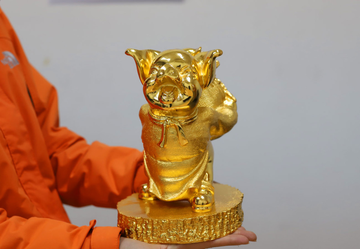 Trong khi đó, tượng Heo vàng Đại Cát có gián tới 25 triệu đồng.