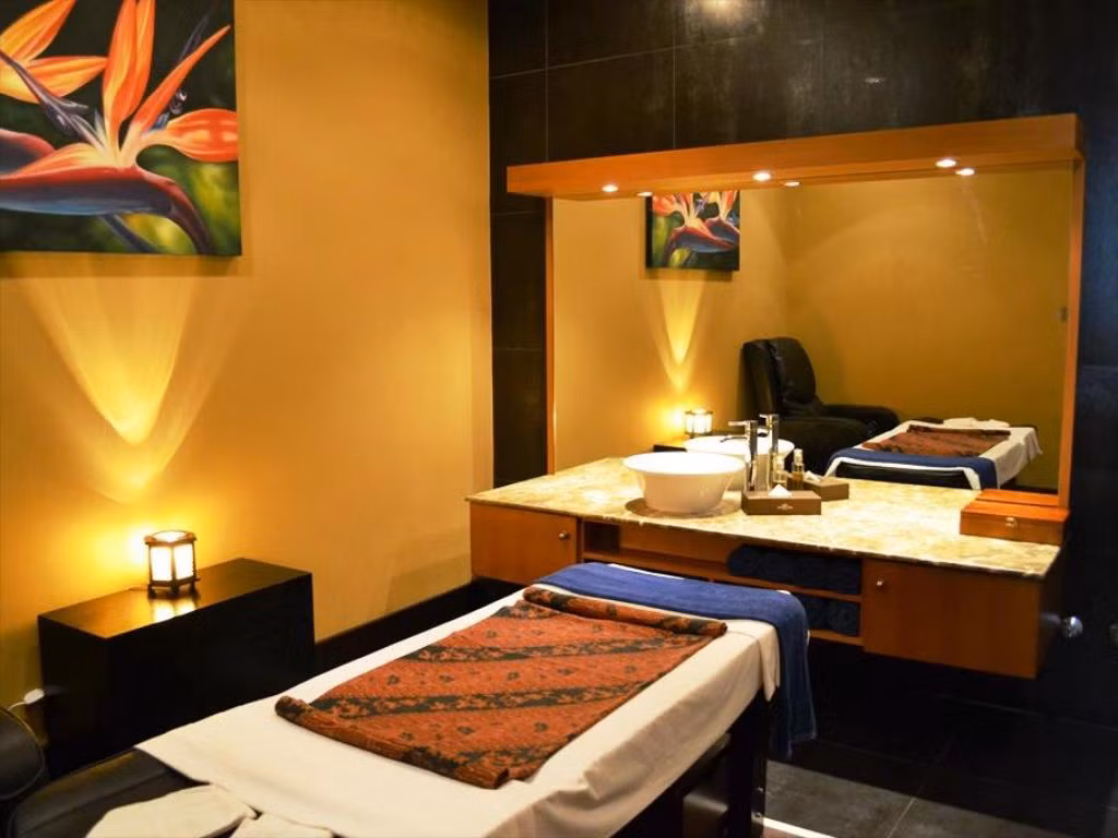 Ngoài ra, khách sạn còn có phòng spa.