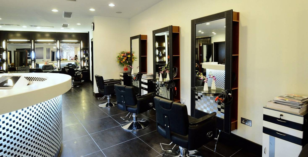 Đặc biệt là có cả một salon tóc bên trong khách sạn. Nguồn ảnh: Booking.