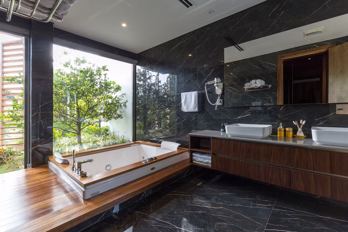 Phòng tắm sang trọng như khách sạn cao cấp.