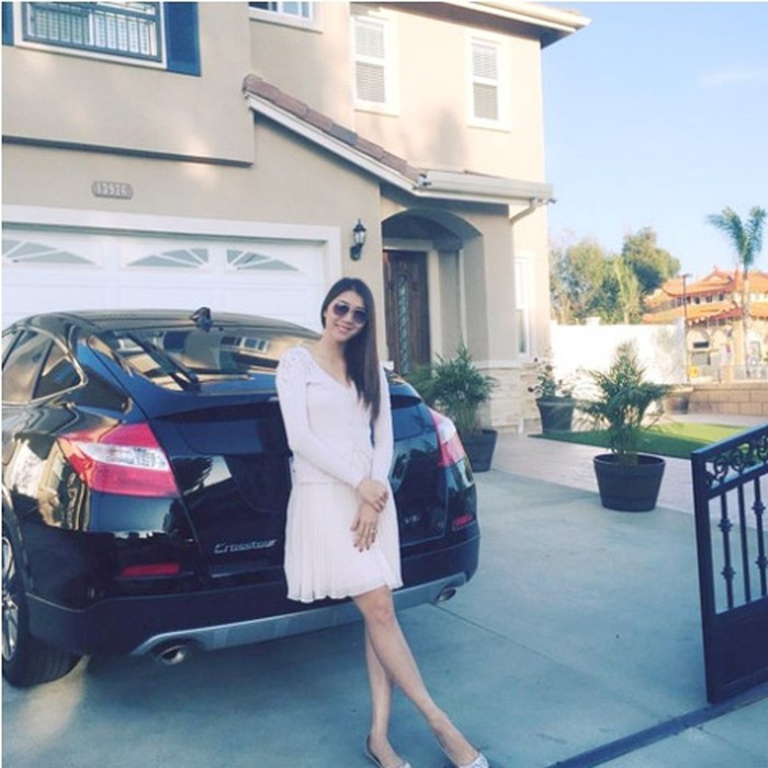 Nhà có thiết kế gara để xe ô tô rộng rãi. Ảnh: FB Ngọc Quyên.