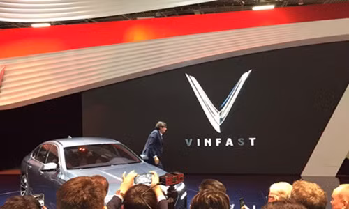 Tai san ty phu Vuong them hon tram trieu USD ngay xe VinFast ra mat