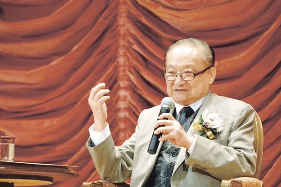 Ngoài ra, nhà văn Kim Dung còn có nguồn thu lớn từ việc tác phẩm được chuyển thể thành phim. Ảnh: Metrodaily.