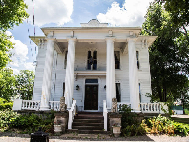 Năm 2006, ông Tony mua căn biệt thự với giá 52.000 USD (~1,2 tỷ đồng)