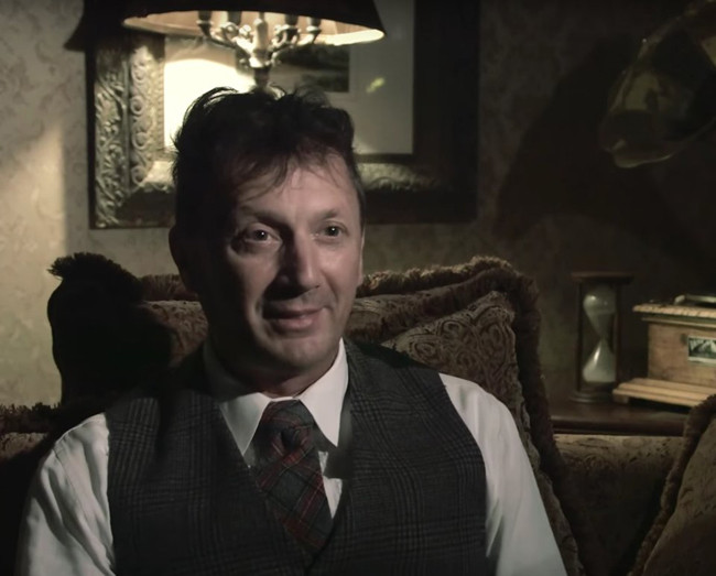 Ông Tony cho rằng biệt thự bị ma ám.