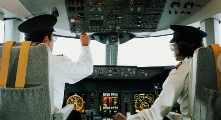 Là một trong những nghề nguy hiểm nhất tại Mỹ với tỷ lệ tử vong 50,6% lao động nhưng phi công vẫn là công việc được nhiều người ưa thích nhờ mức lương cao, cuộc sống tiện nghi.