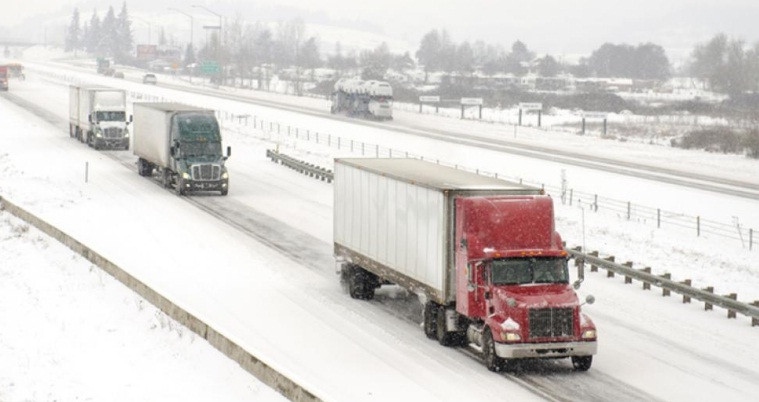 Trong khi đó, nghề lái xe phải đối mặt với nhiều rủi ro như bị tai nạn trên đường, xe cộ bị bốc cháy và bị trộm tấn công.