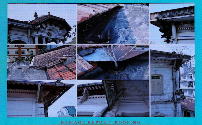 Trải qua gần 100 năm, phần mái đã bị hư hỏng nặng. Ảnh: Dân Việt.