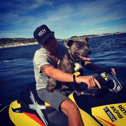 Gustav Witzoe yêu thích những môn thể thao dưới nước, đi du lịch Dubai, chơi siêu xe... Ảnh: Instagram/ guswitzoe.