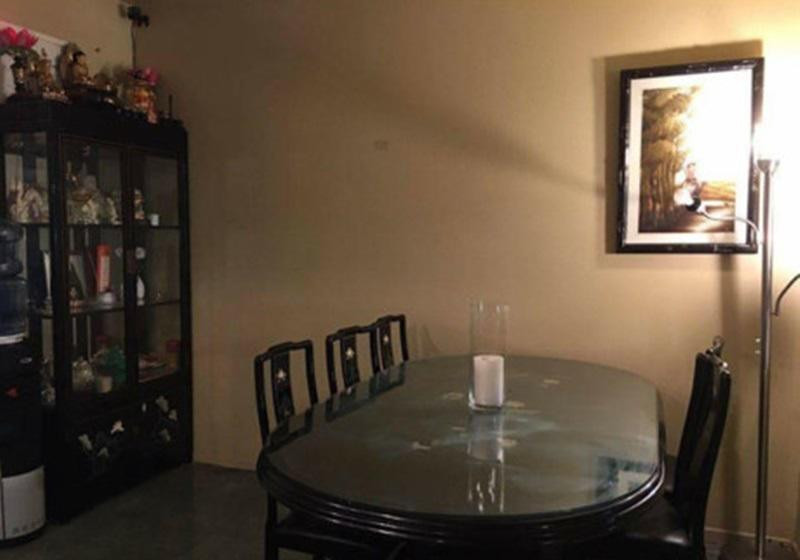 Trong ngôi nhà nhỏ, mỗi góc phòng đều trang trí vật dụng sinh hoạt đời thường.