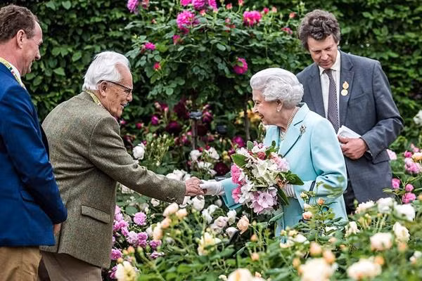 Thậm chí nữ hoàng Anh cũng từng đến thăm khu vườn của ông. Nguồn ảnh: Gardenista.