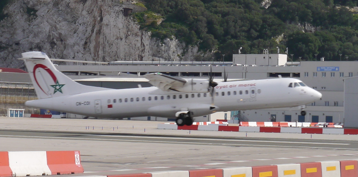 Mỗi tuần chỉ 2 chuyến bay vào thứ 5 và Chủ nhật. Thời gian mỗi chuyến bay khoảng 50 phút. Ảnh: UKpoints.