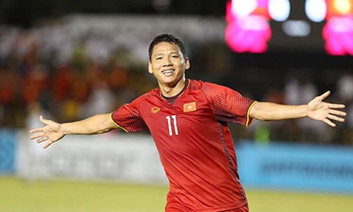 Bàn thắng mở tỷ số trong trận bán kết AFF Cup 2018 với Philippines chiều tối 2/12 vừa qua của tiền đạo Anh Đức đã đưa cái tên của anh được nhắc đến nhiều hơn bao giờ hết. Ảnh: Tiền phong.