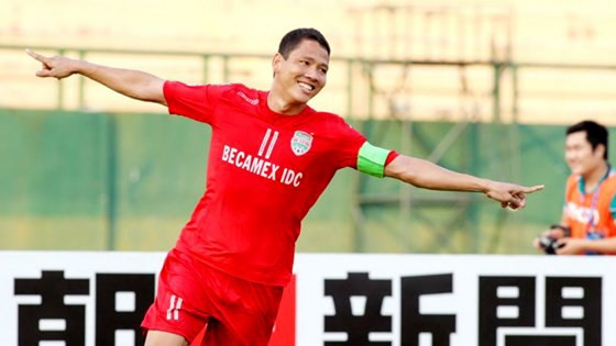 Doanh thu kinh doanh cộng với hàng chục tỷ đồng từ các hợp đồng bóng đá, Anh Đức được biết đến như là tỷ phú của làng bóng đá Việt Nam. Ảnh: SGGP.