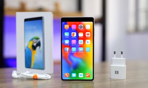 Bphone 3 mo ban ngay mai: Hon 4.000 chiec dau tien co chu