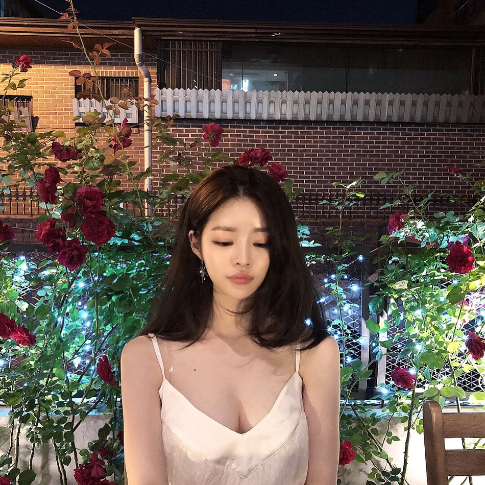 Bạn gái mới của Seungri sở hữu ngoại hình ưa nhìn cùng vòng một quyến rũ, nóng bỏng