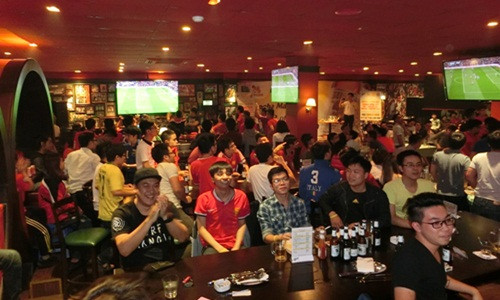 Quan ca phe, nha hang “chay cho” xem chung ket AFF Cup 2018